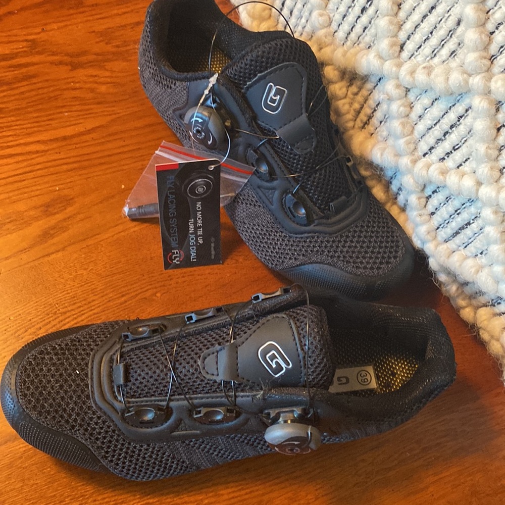 NWT GAVIN cycle shoe. Womens size 39 - Picture 2 of 6